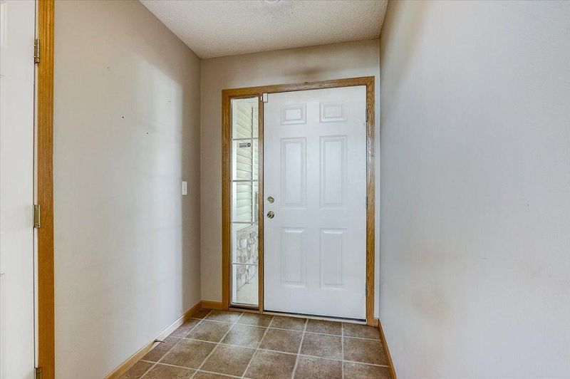 1753 Philipp Dr, Shakopee, MN 55379
