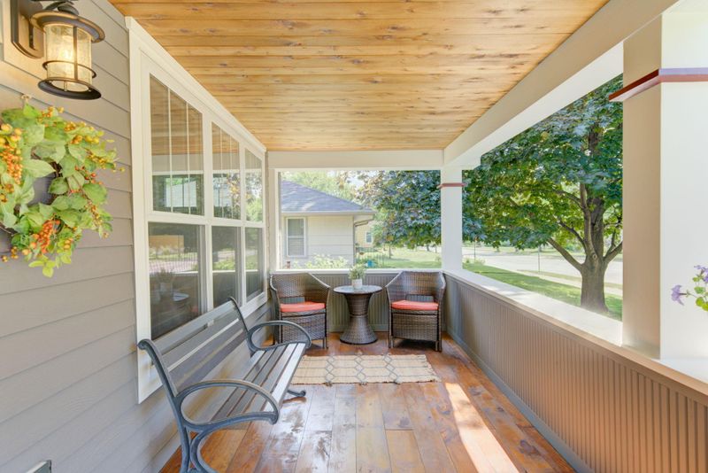 205 17th Ave N, Hopkins, MN 55343