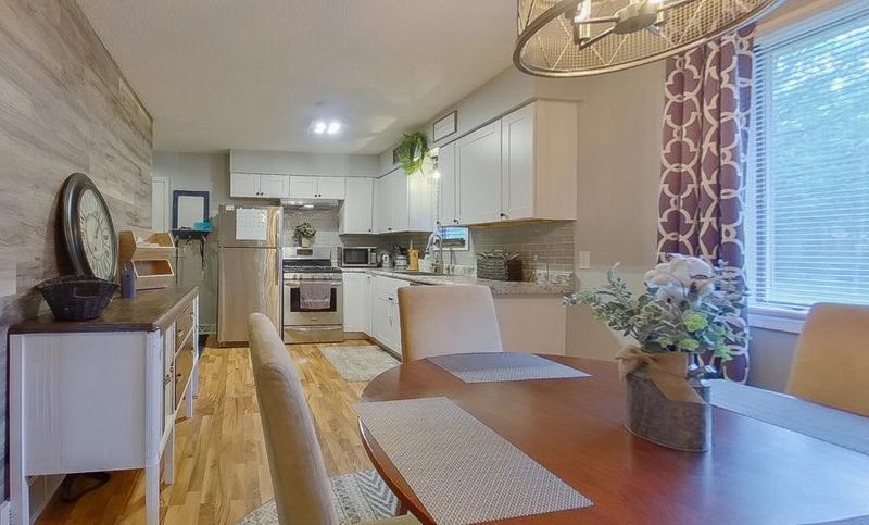 6113 Cedar St, North Branch, MN 55056