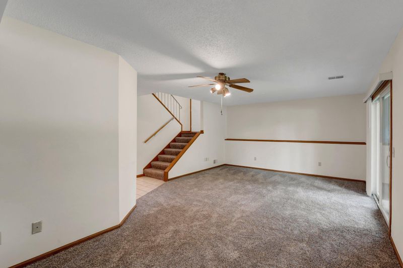 811 Evergreen Cir, Burnsville, MN 55337