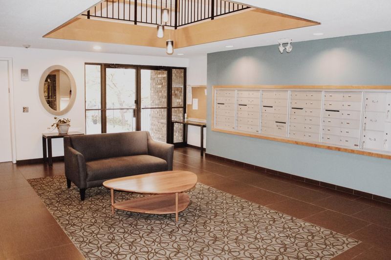 4120 Parklawn Ave #125, Edina, MN 55435