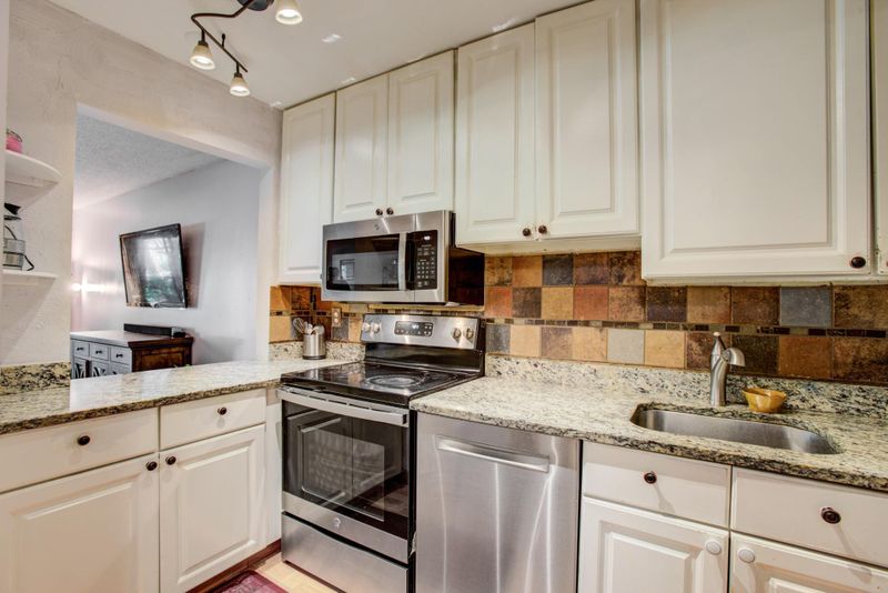 4120 Parklawn Ave #125, Edina, MN 55435