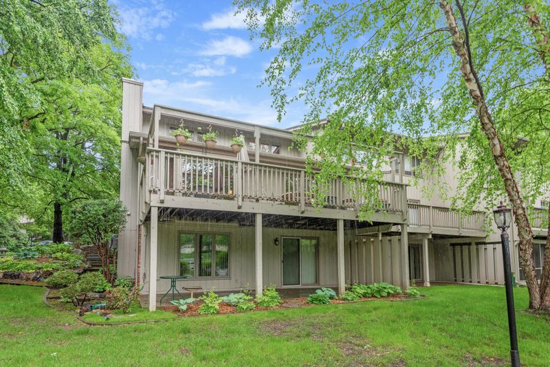 8298 Kingslee Rd, Bloomington, MN 55438