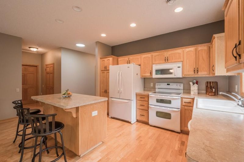 923 Cannon Valley Dr W, Northfield, MN 55057