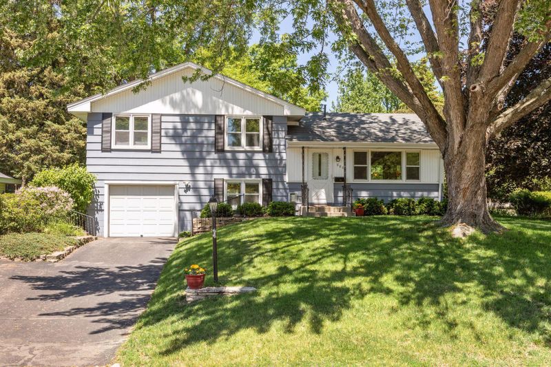 8800 Zenith Rd, Bloomington, MN 55431