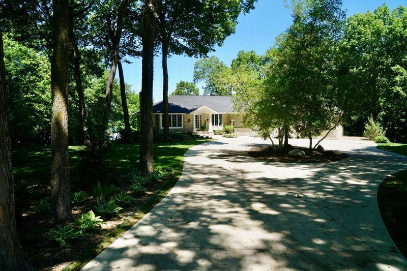 6580 S Bay Dr, Excelsior, MN 55331