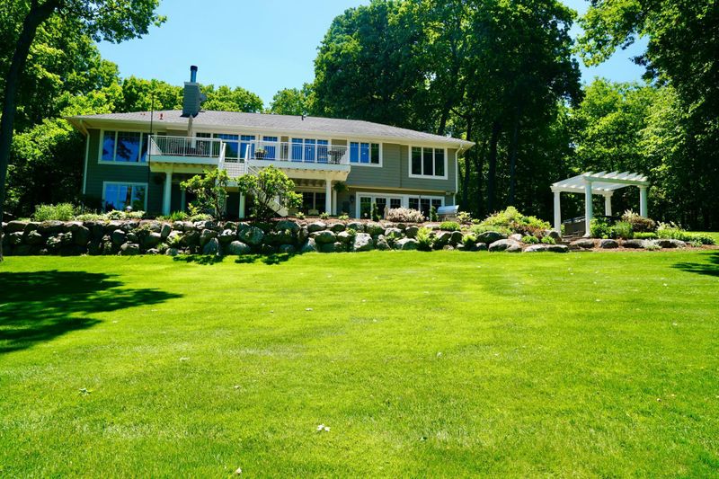 6580 S Bay Dr, Excelsior, MN 55331
