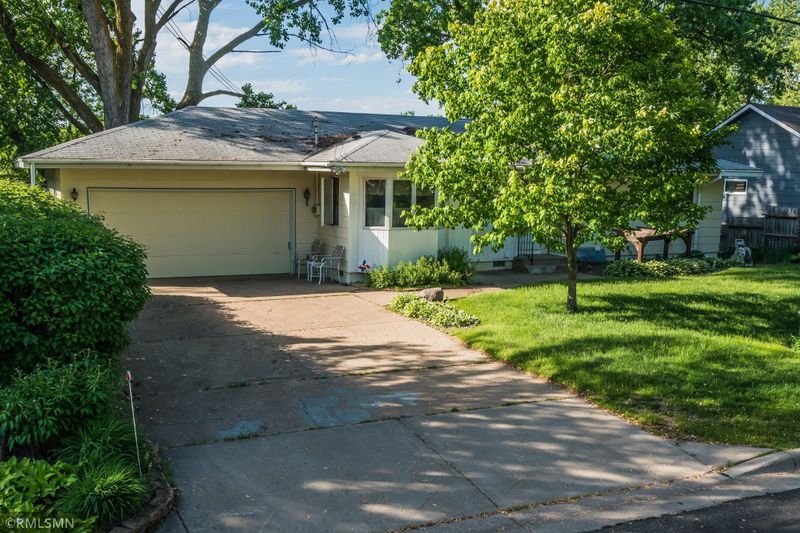 8408 Meadow Lake Rd E, New Hope, MN 55428