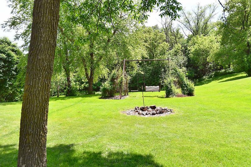 1507 Division St E, Faribault, MN 55021