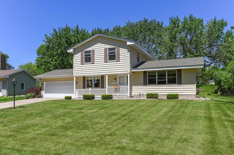 10032 Oxborough Rd, Bloomington, MN 55437