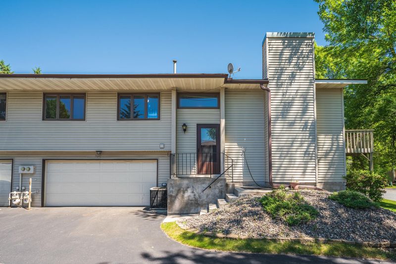 7641 Borman Way E, Inver Grove Heights, MN 55076