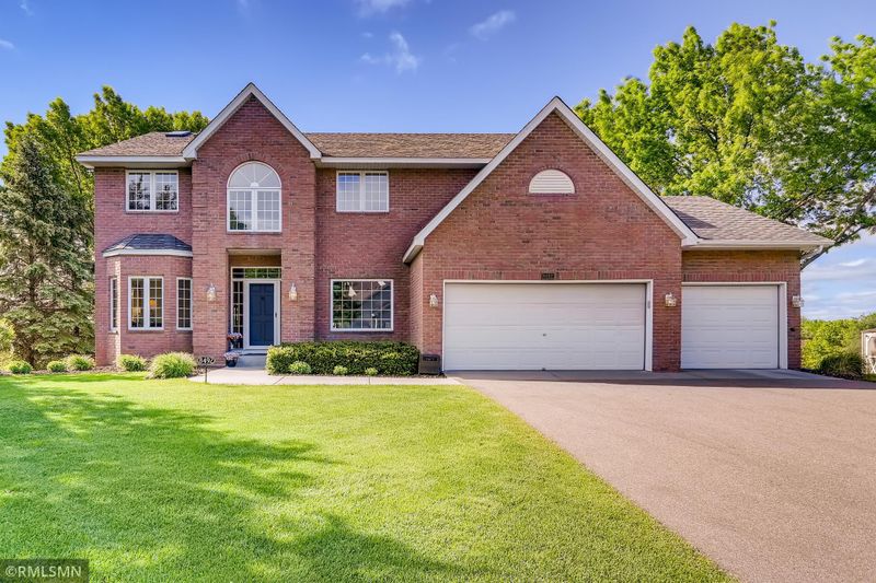 8492 Zanzibar Ln N, Maple Grove, MN 55311
