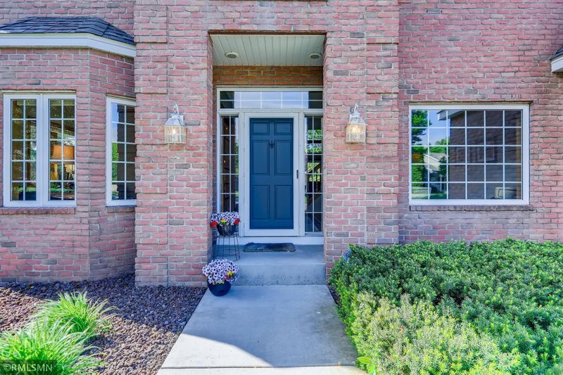 8492 Zanzibar Ln N, Maple Grove, MN 55311