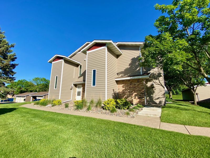 4506 Cinnamon Ridge Trl #B, Eagan, MN 55122
