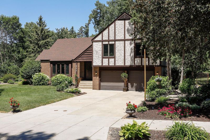 113 Hidden Meadow Rd, Apple Valley, MN 55124