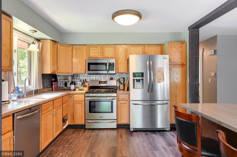 8650 Darnel Rd, Eden Prairie, MN 55344