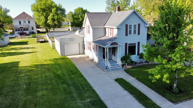 604 E Depue Ave, Olivia, MN 56277