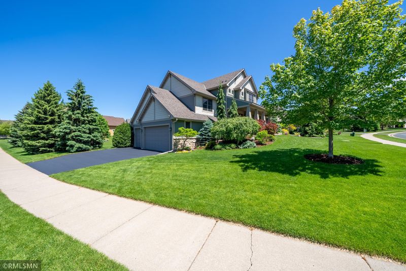 9007 Whispering Oaks Trl, Shakopee, MN 55379