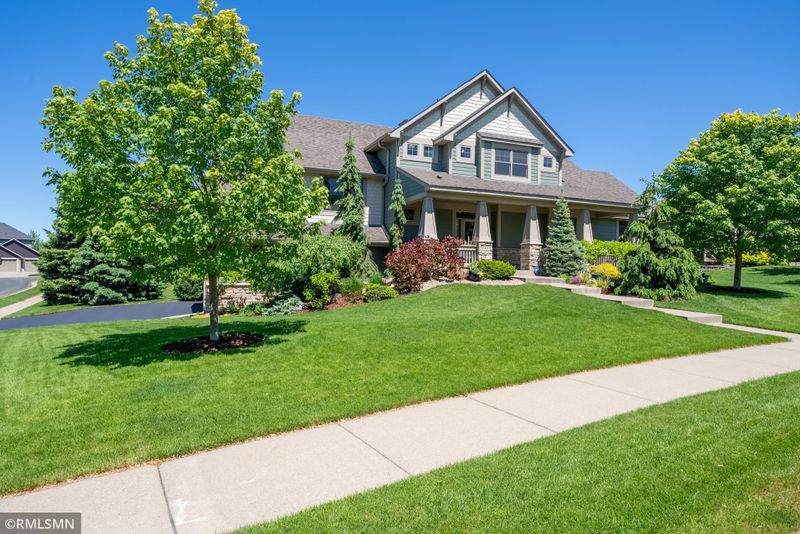 9007 Whispering Oaks Trl, Shakopee, MN 55379