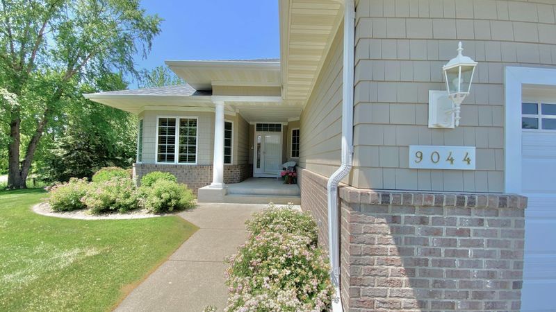 9044 Sutton Dr, Eden Prairie, MN 55347