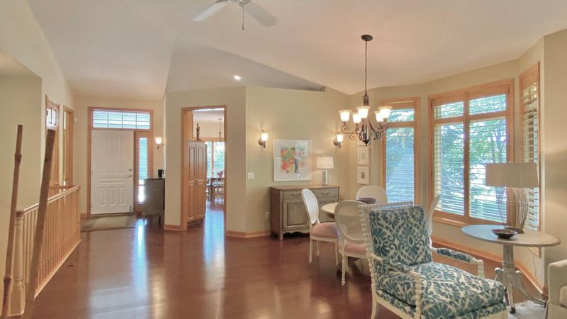 9044 Sutton Dr, Eden Prairie, MN 55347