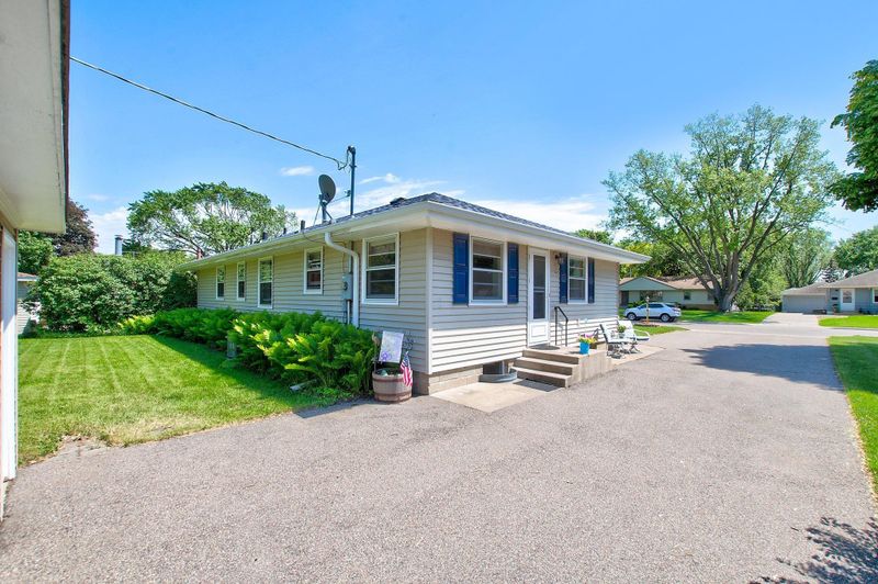 4000 Janet Ln, Brooklyn Center, MN 55429