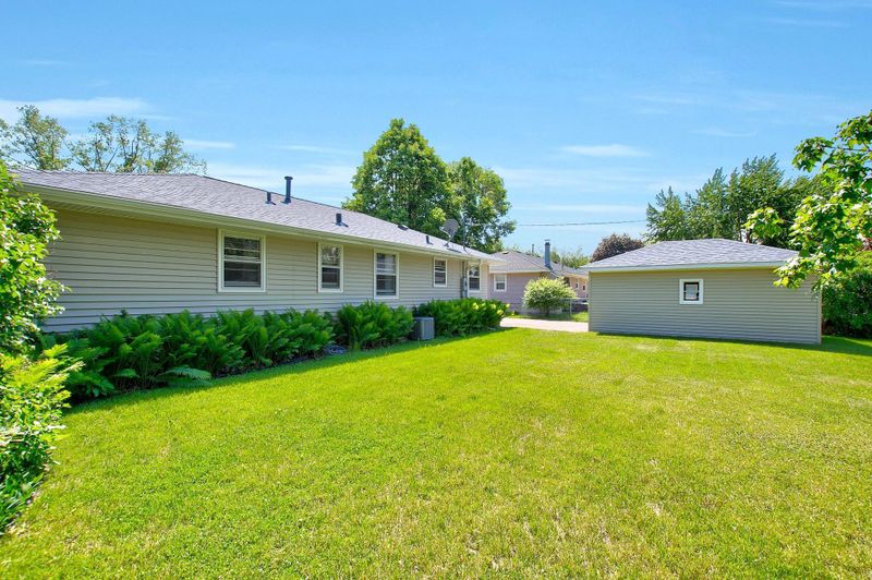 4000 Janet Ln, Brooklyn Center, MN 55429