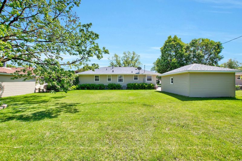 4000 Janet Ln, Brooklyn Center, MN 55429