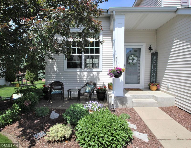 6765 Greenbriar Curve, Shakopee, MN 55379