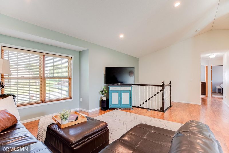 2308 Maple Ln, Buffalo, MN 55313