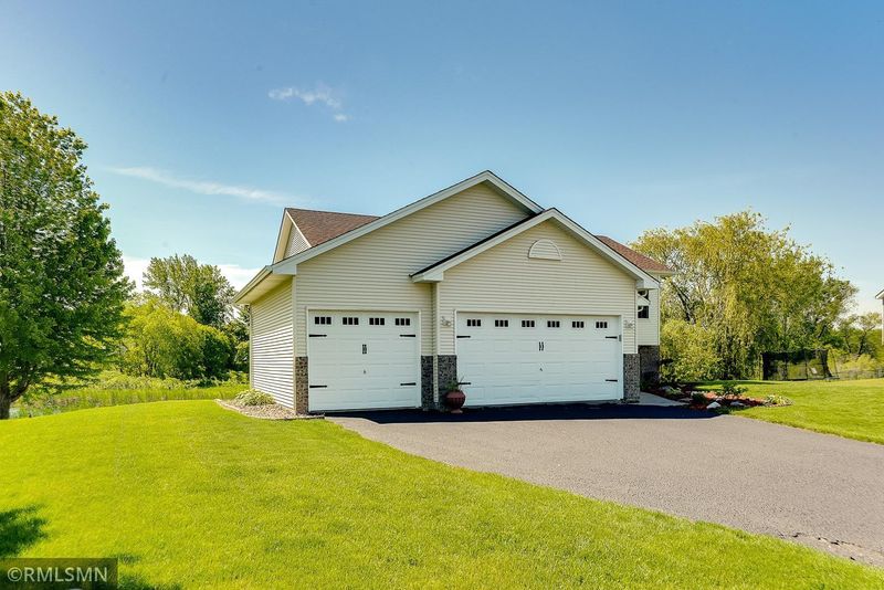 2308 Maple Ln, Buffalo, MN 55313