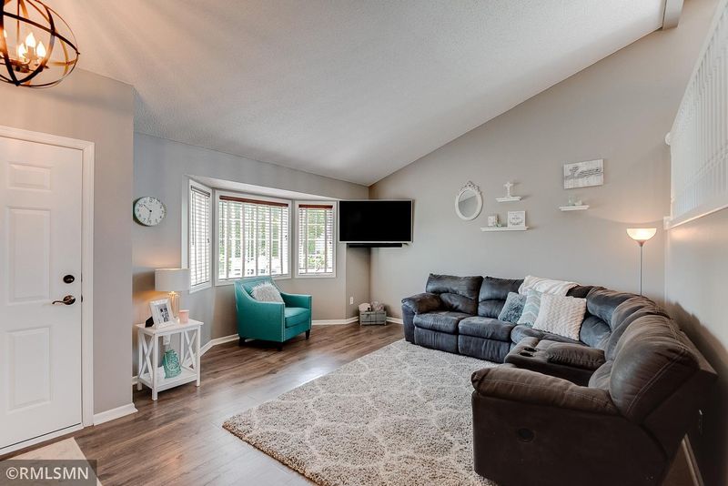 5693 Kalland Ave NE, Albertville, MN 55301