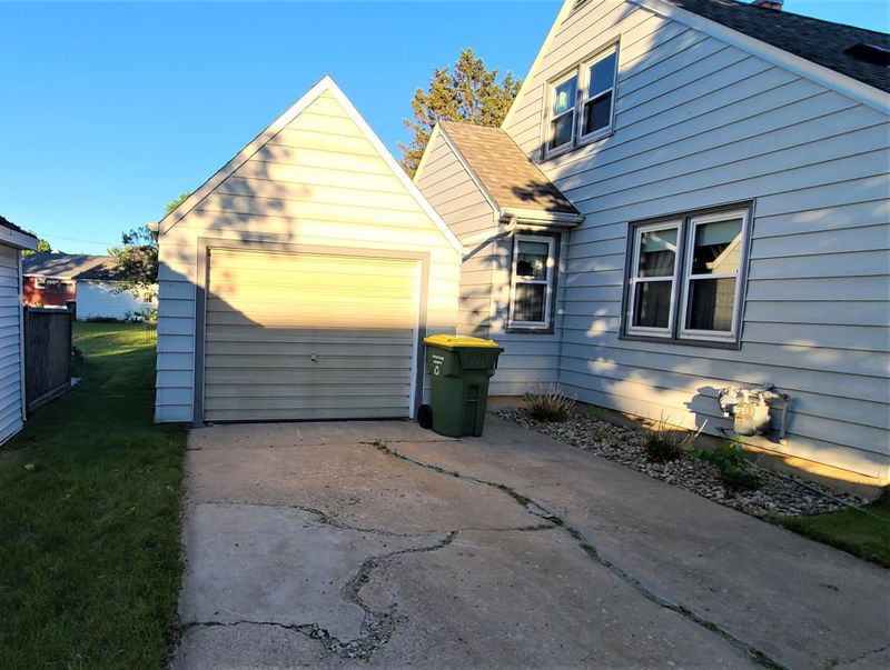 515 6th Ave SE, Pipestone, MN 56164