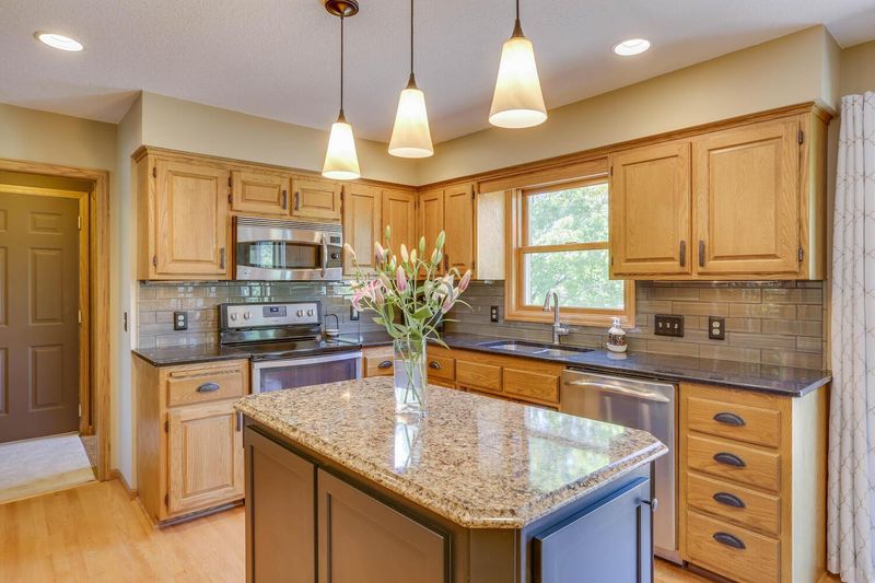 6312 Deerwood Ln, Lino Lakes, MN 55014