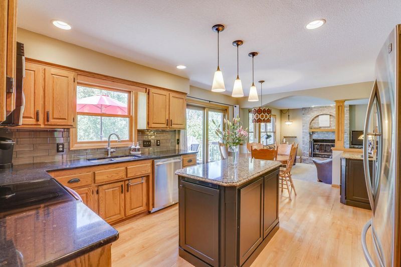 6312 Deerwood Ln, Lino Lakes, MN 55014