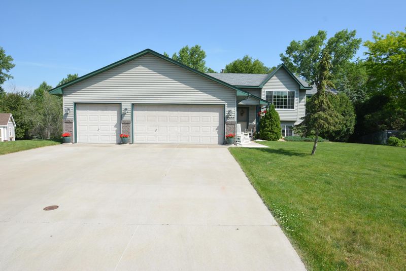 7322 31st St N, Oakdale, MN 55128