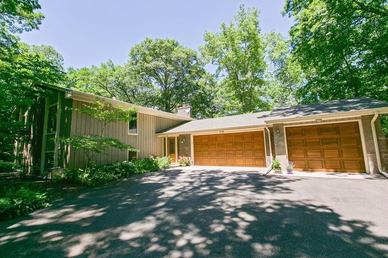 7 N Deep Lake Rd, North Oaks, MN 55127