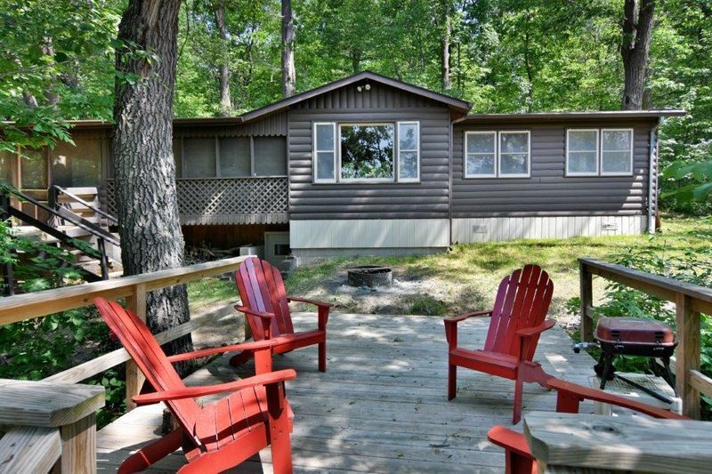 1641 Niles Ln, Centuria, WI 54824