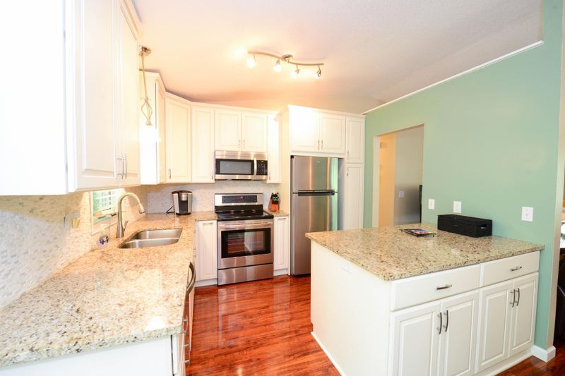 2147 Murphy Ave, Shakopee, MN 55379