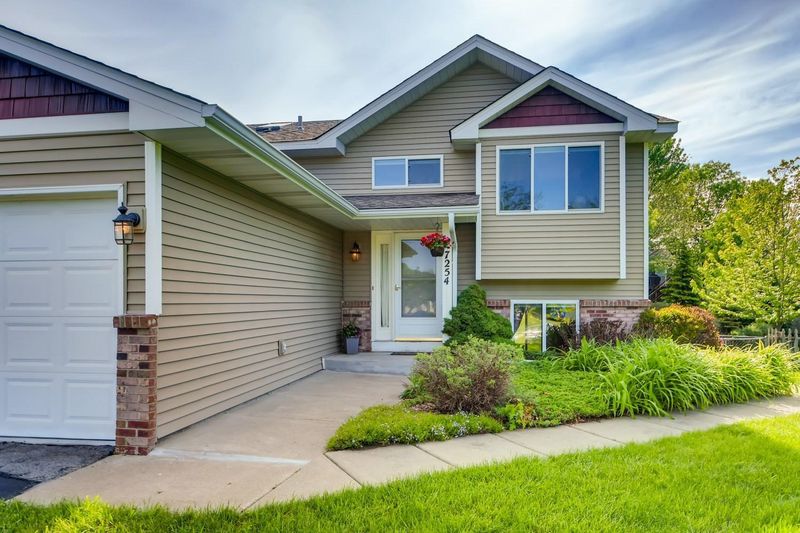 7254 Brian Dr, Centerville, MN 55038