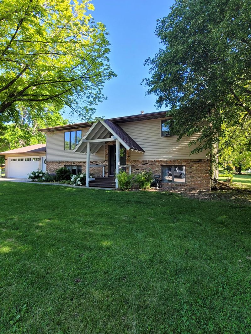712 26th Ave SW, Willmar, MN 56201
