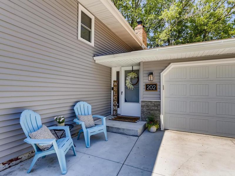 202 16th Ave SW, New Brighton, MN 55112