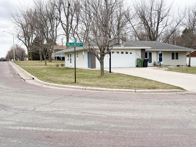 1403 Hillcrest Ave, Worthington, MN 56187
