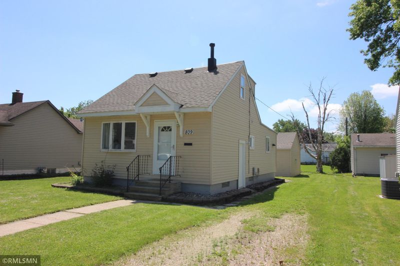809 12th Ave NW, Austin, MN 55912