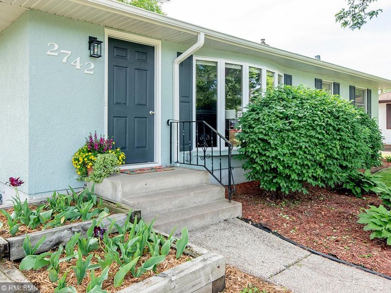 2742 Delaware Ave, North Saint Paul, MN 55109