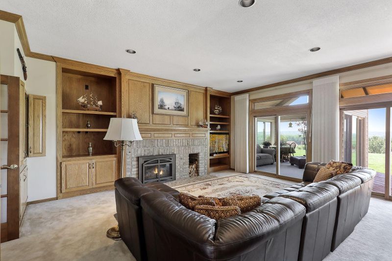 7051 Kenmare Dr, Bloomington, MN 55438