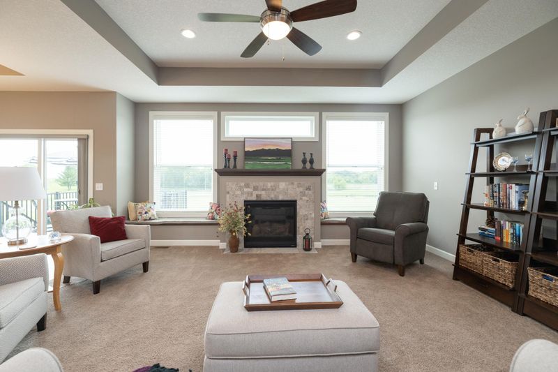 9716 Oxford Ln, Elko, MN 55020