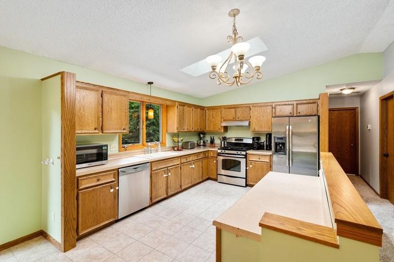 1484 Auburn Ct, Eagan, MN 55122