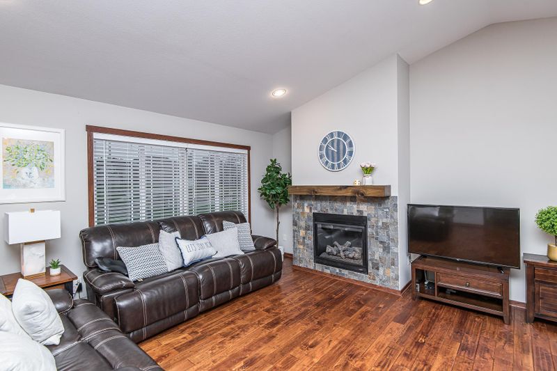 3993 Stone Point Dr NE, Rochester, MN 55906
