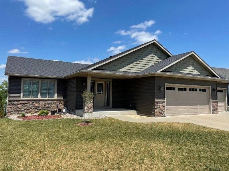 3993 Stone Point Dr NE, Rochester, MN 55906